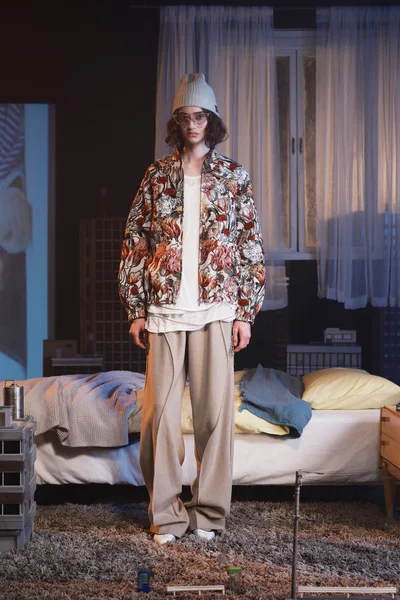 Look 10